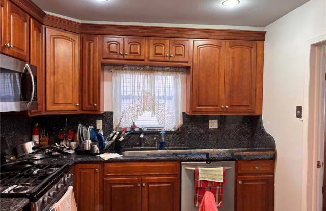 Photo of 22-37 128 street unit: 1