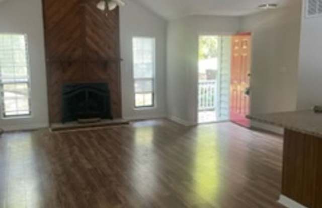 LARGE 4 BEDROOM 3 BATH HOME AVAILABLE NOW