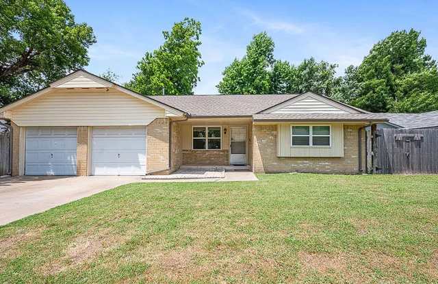 Spacious 3BD, 2BTH Home Right off 12th AVE Minutes from the highway and 5 Minutes from OU Campus! - 128 Mount Vernon Drive, Norman, OK 73071