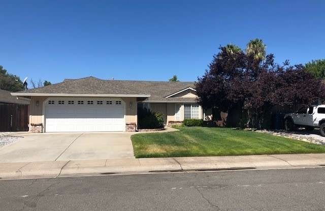 4 BED 2 BATH LOCATED IN THE RAVENWOOD SUBDIVISION