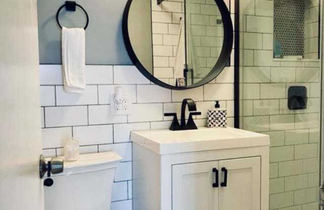 Photo of 6301 N Sheridan rd