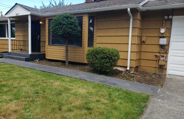 Huge 3Bd. 2 Ba. home near American Lake
