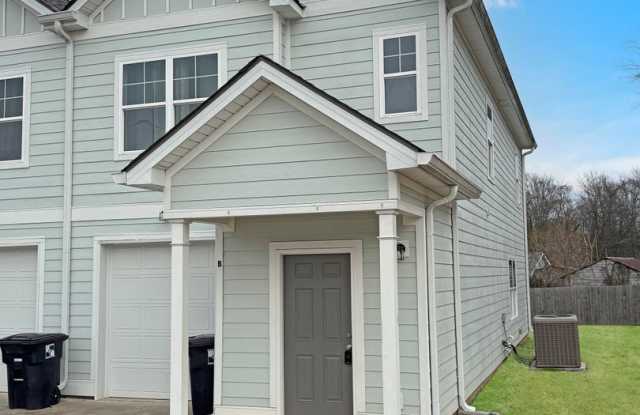 3 Bedroom, 2.5 Bath Townhouse!