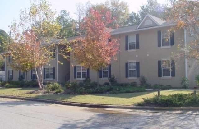 3 Bedroom Apartment Off of South Lumpkin w/ Washer  Dryer! photos photos