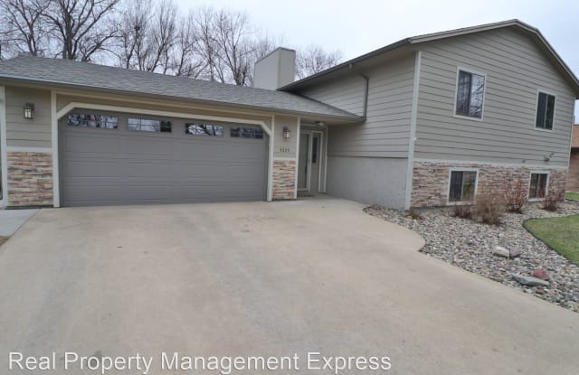 4305 S Southeastern Ave - 4305 South Southeastern Avenue, Sioux Falls, SD 57103