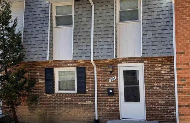 Large and Spacious Townhome - 1904 Sussex Road, Blacksburg, VA 24060