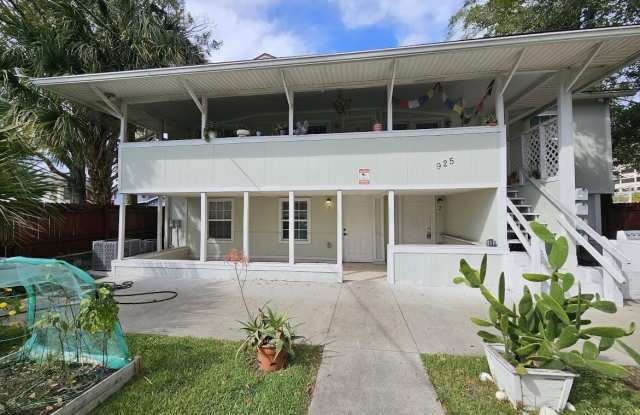 925 PHILLIPS Street unit: 1