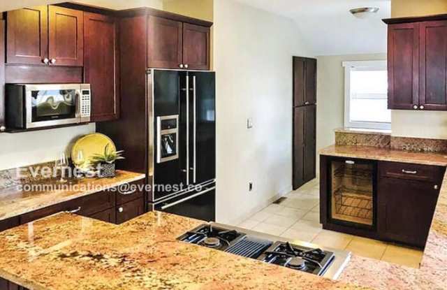 960 South Gaylord Street