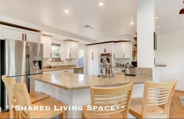 Photo of 4401 Park Entrada