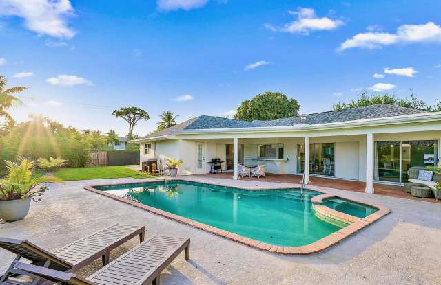 305 Country Club Drive