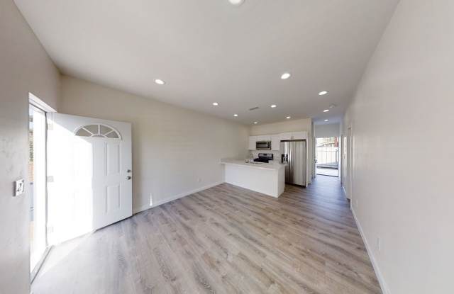 Photo of 4BD/2BA, Balcony Views!!