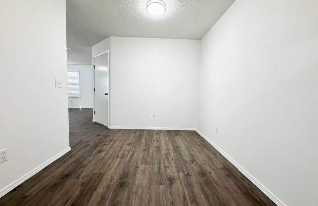 ***5905 B Sara Street***