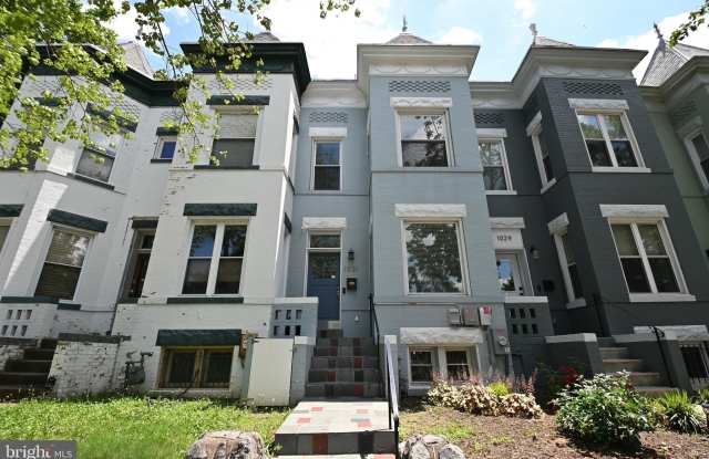 1031 NE 10TH STREET NE