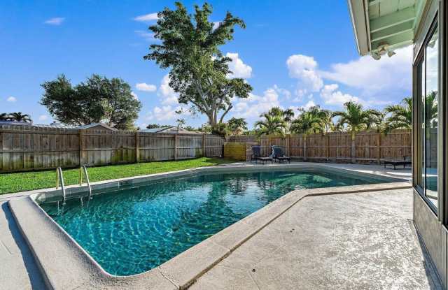 4193 HYACINTH CIR N PALM BEACH GARDENS, FL 33410