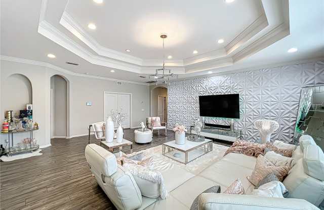 1376 SWAN LAKE CIRCLE