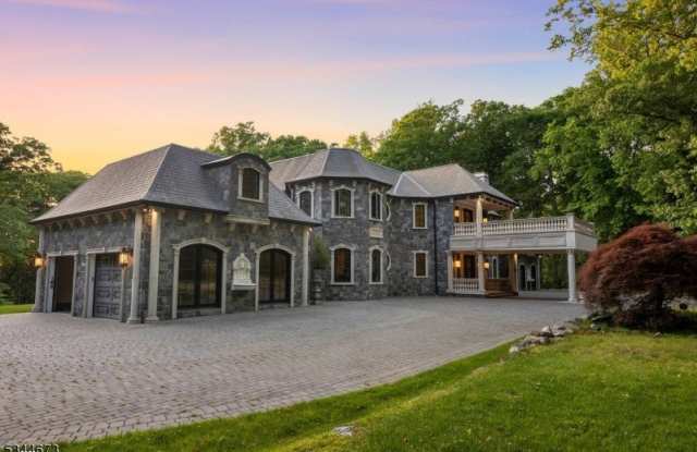 105 Chestnut Ridge Rd