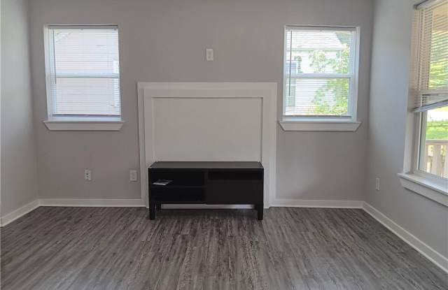 1112 Regent Street SW unit: Apt 1