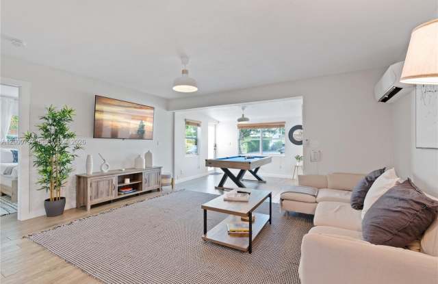 300 SW 23rd St