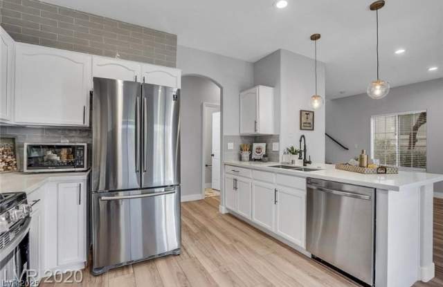 254 Little Minah Court