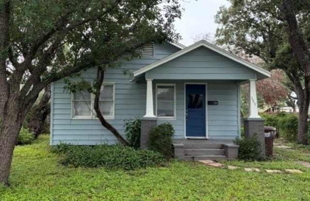 309 E Hoffman Avenue