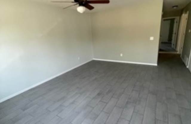 Photo of 207 W Parks St