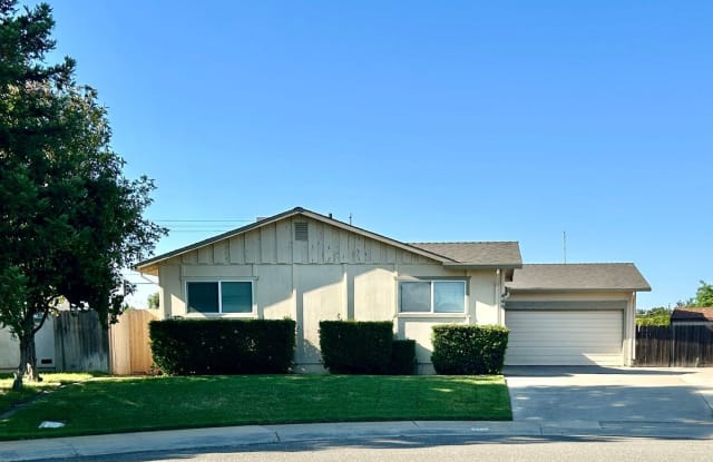 448 Sunset Drive - 448 Sunset Drive, Galt, CA 95632