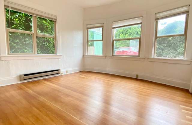 Photo of 1421 On Queen Anne