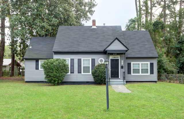 Photo of Large 4BR/2BA Ardsley Park House For Rent - Huge Yard