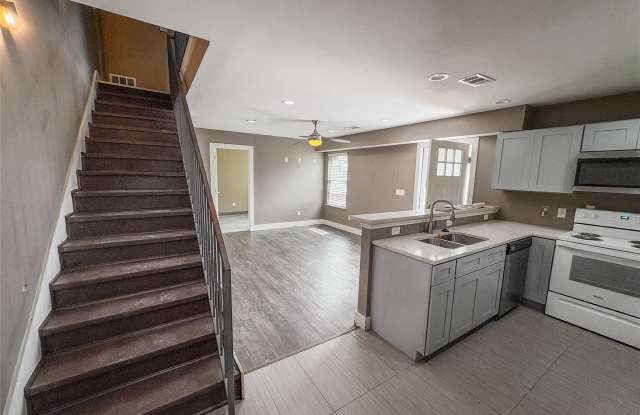 301 E Brockett Street