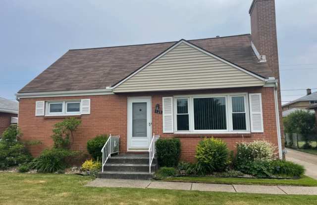 121 NADINE Drive