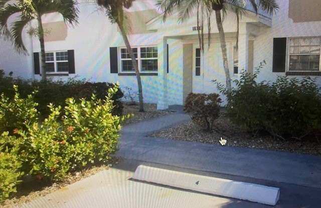 1518 Edgewater Circle