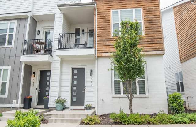 Photo of 2/2.5 - MODERN TOWNHOME IN THE NATIONS