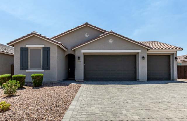 Beautiful move-in ready home in Goodyear!