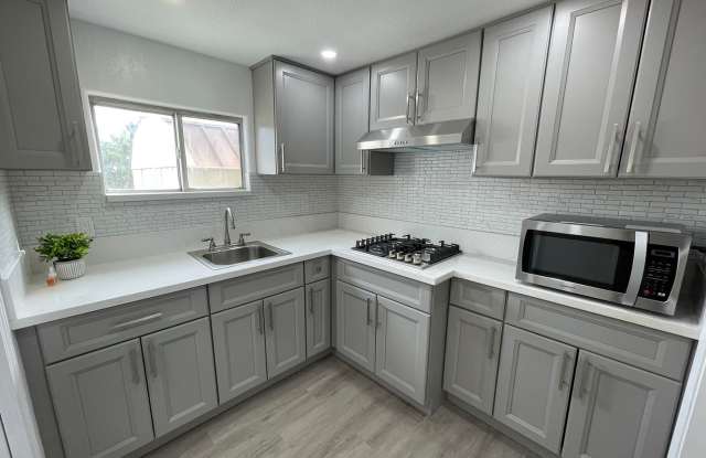 Photo of Cozy 1 Bed, 1 Bath Studio - ALL UTILITIES INCLUDED