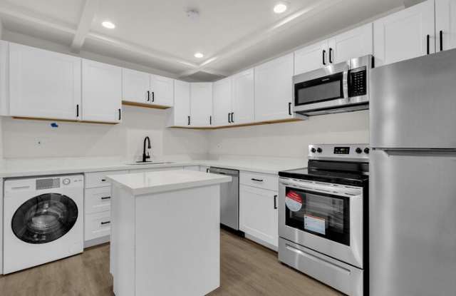 Photo of 325 North 17th Drive