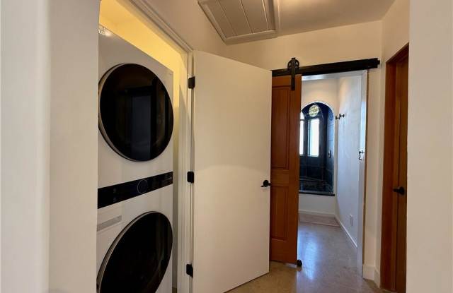 Photo of 8515 Crescent Drive