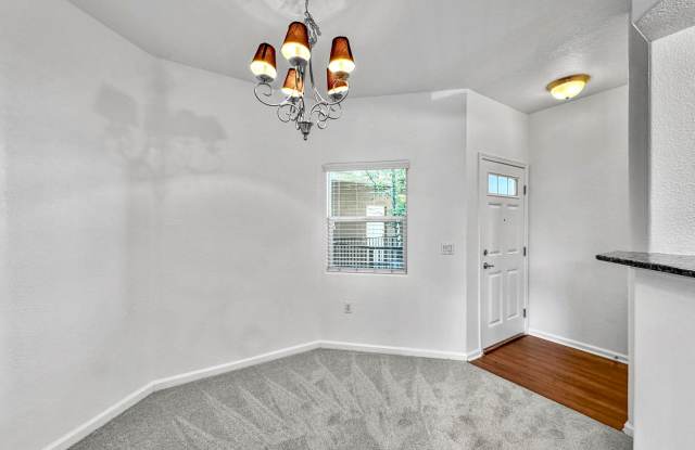 Updated 2BR/2BA Condo with Garage in Prime Folsom Location!