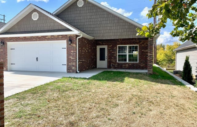 2708 S Pearl Avenue - 2708 South Pearl Avenue, Joplin, MO 64804