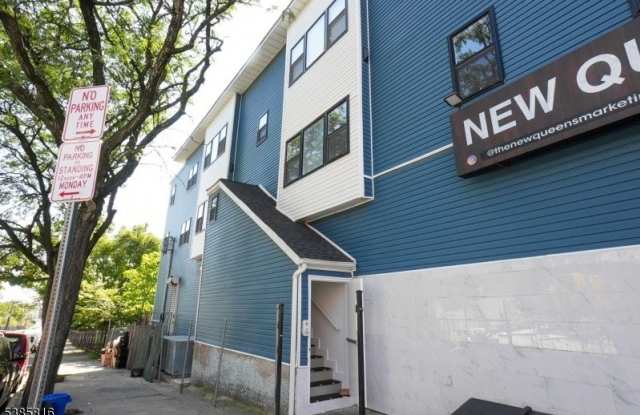 776 Bergen St Unit 2L