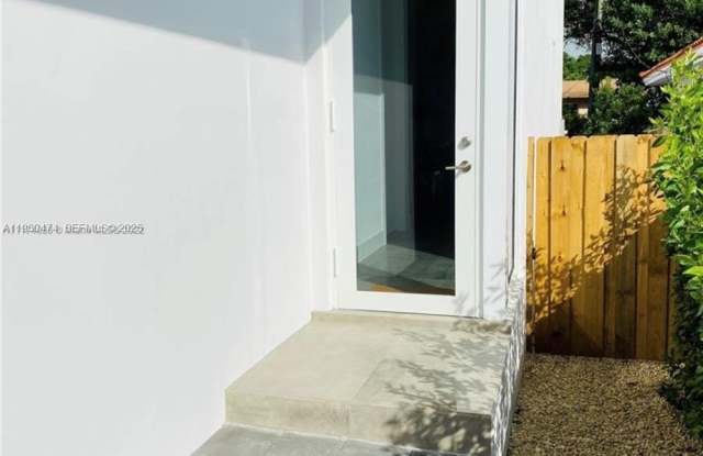 Photo of 3653 SW 25th St