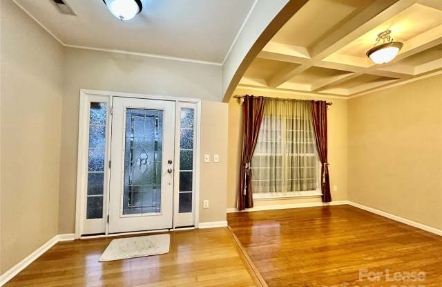 1913 Thorn Crest Drive