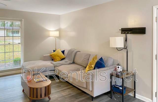 5282 Maple Valley Rd SW