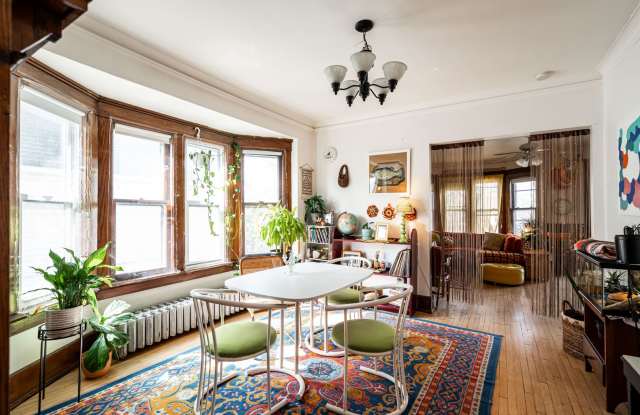 Bright and Sunny 3 Bedroom Upper