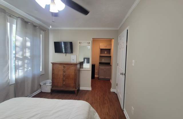 2404 Edison Street - Room C