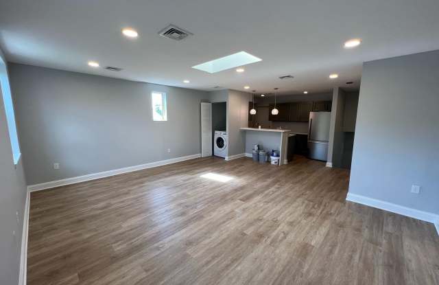 Photo of 1939 MOUNT VERNON Street unit: 3