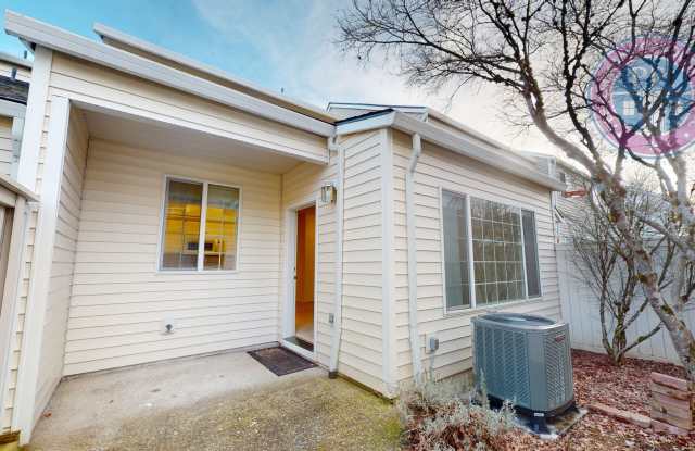 Updated Townhome with Detached Garage! Close to Shops & Restaurants