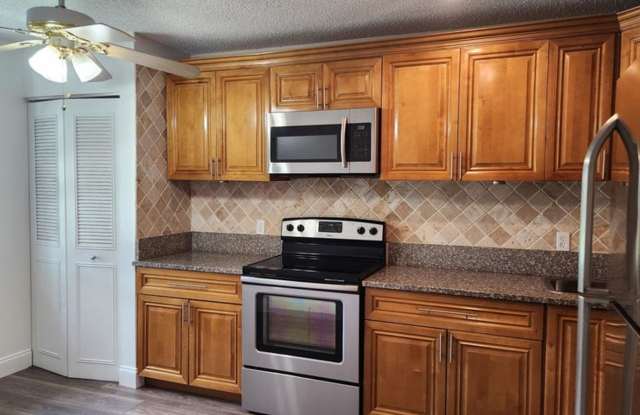 164 Meadows Drive, Boynton Beach, FL 33436