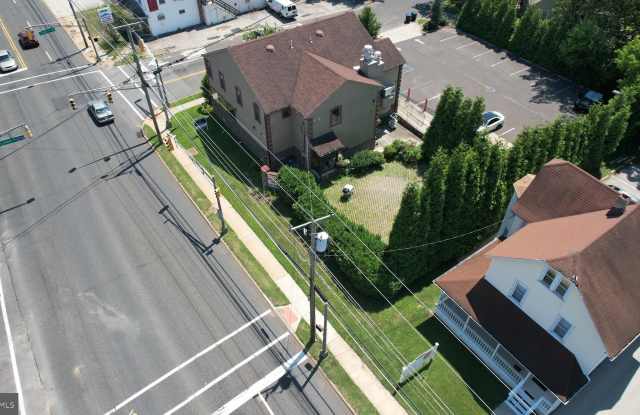 4 N WHITE HORSE PIKE