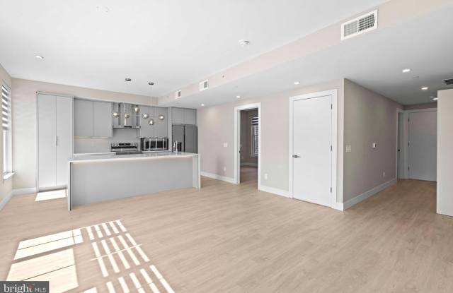 Photo of 4720 RICHMOND Street unit: 1