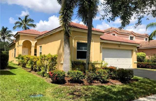 1118 Chinaberry Dr